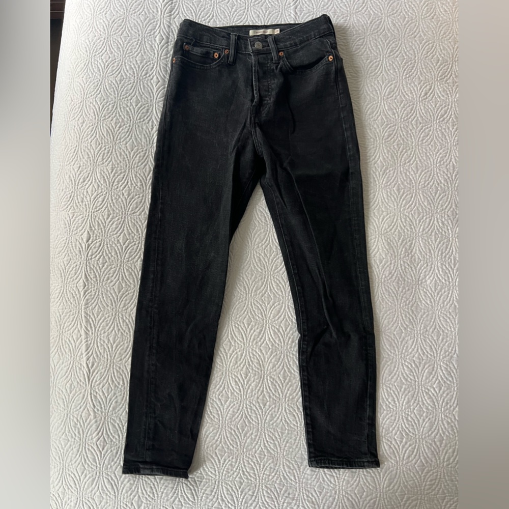 Levi’s Wedgie Skinny black jeans